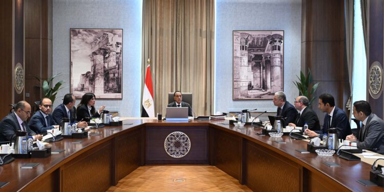 رئيس الوزراء يتابع مستجدات الموقف التنفيذي لمشروعات مبادرة "حياة كريمة"