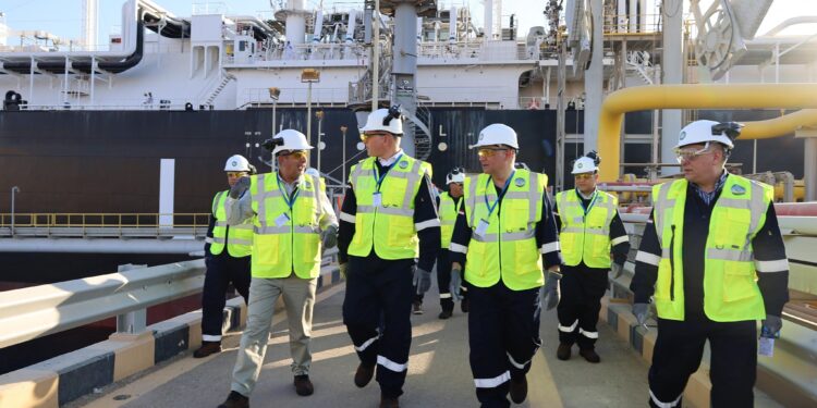 وزير البترول: 750 مليون قدم مكعب يوميًا سعة سفينة التغويز "إنرجوس فورس"