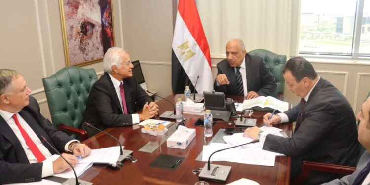 مصر واليونان تبحثان إجراءات تنفيذ مشروعات الربط الكهربائي الأوروبي