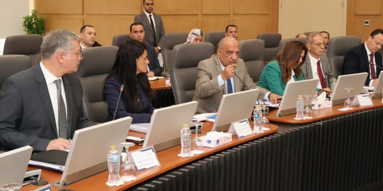 "الأعلى للطاقة" يوافق على توفير الكهرباء لعدد من المشروعات الصناعية