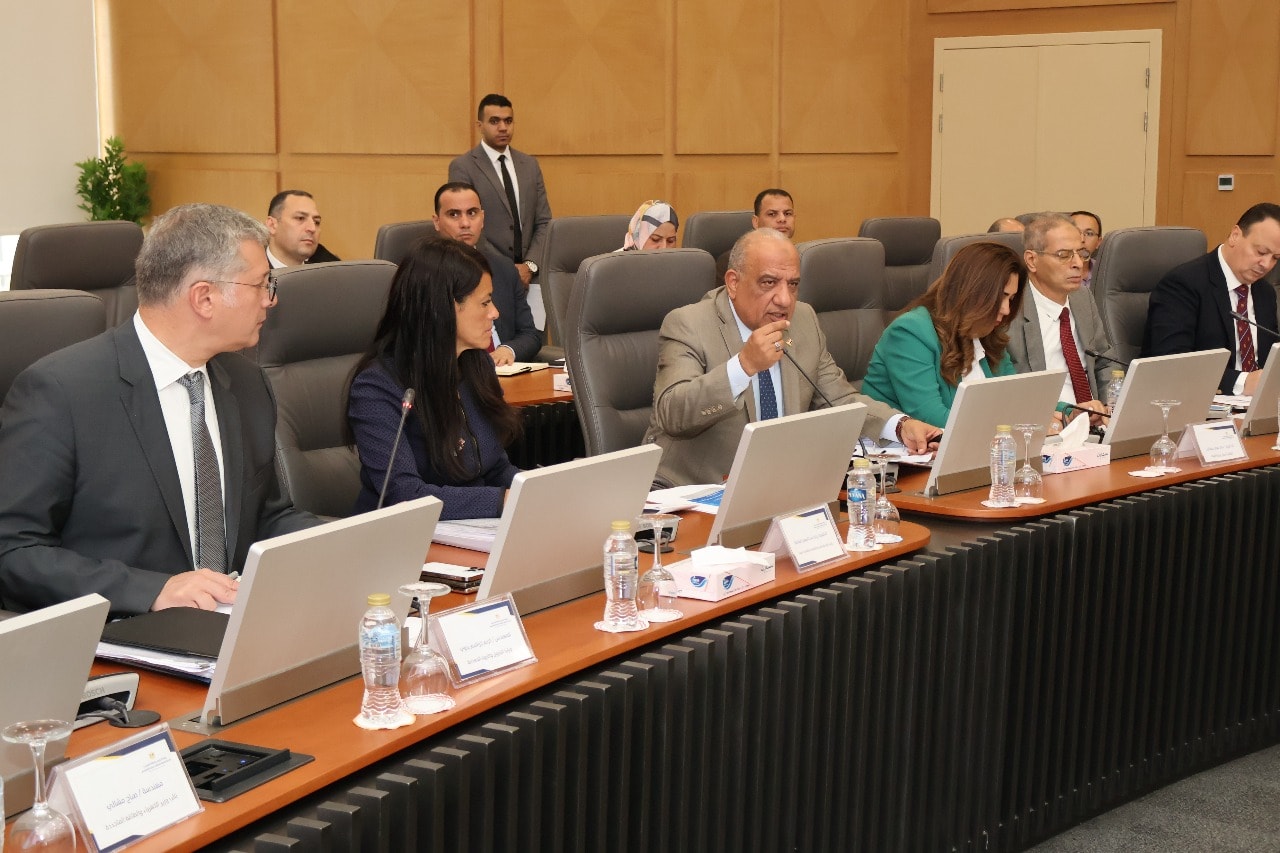 "الأعلى للطاقة" يوافق على توفير الكهرباء لعدد من المشروعات الصناعية