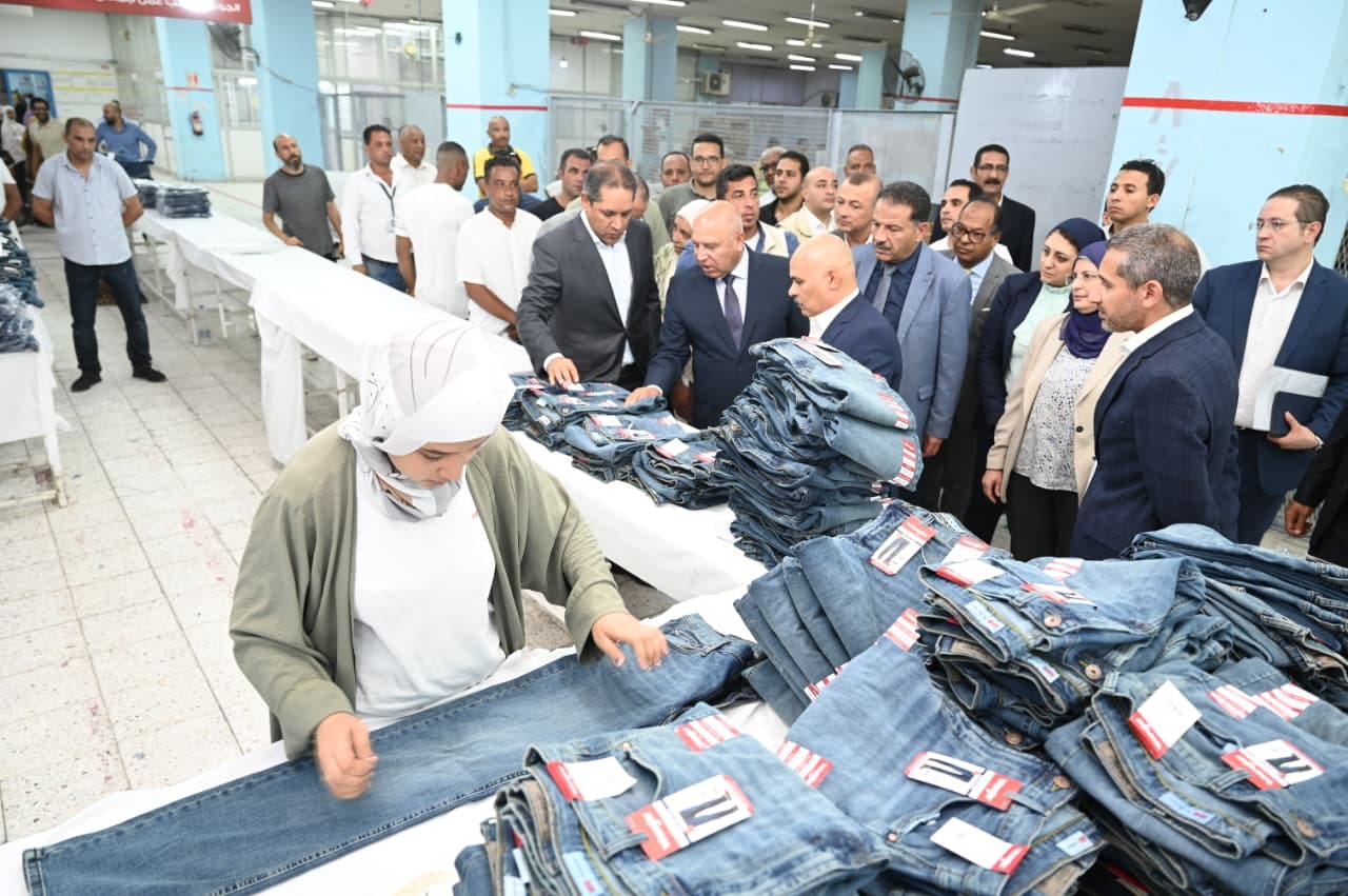 الحكومة تبحث إمكانية تحويل مصنع الحديد والصلب بحلوان إلى مجمع للنسيج