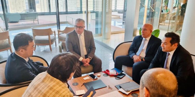 "اقتصادية القناة" تبحث مع "تويوتا تسوشو" موعد افتتاح محطة رورو "شرق بورسعيد"