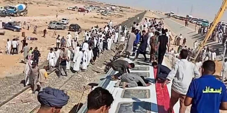 الصحة: 3 وفيات و 54 مصابا في حادث انقلاب قطار بـ"مطروح"