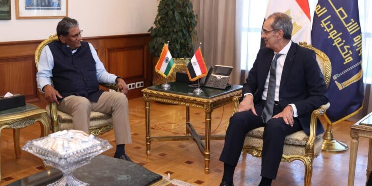 مصر والهند تبحثان تعزيز التعاون في مجالات التعهيد وبناء القدرات الرقمية