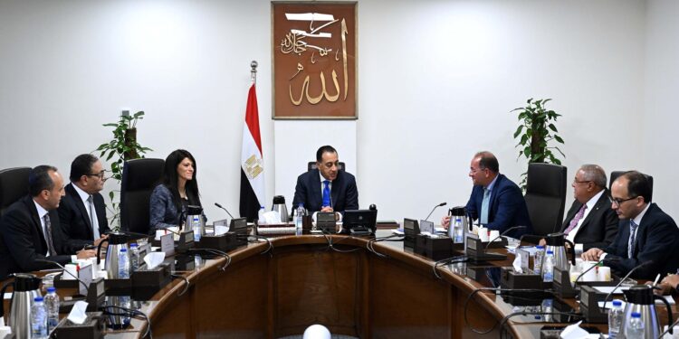 رئيس الوزراء يتابع آليات تنفيذ قانون تنظيم ملكية الدولة في الشركات