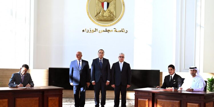 "أتوم سولار مصر" تنشئ مجمع للطاقة الشمسية باستثمارات 11 مليار جنيه