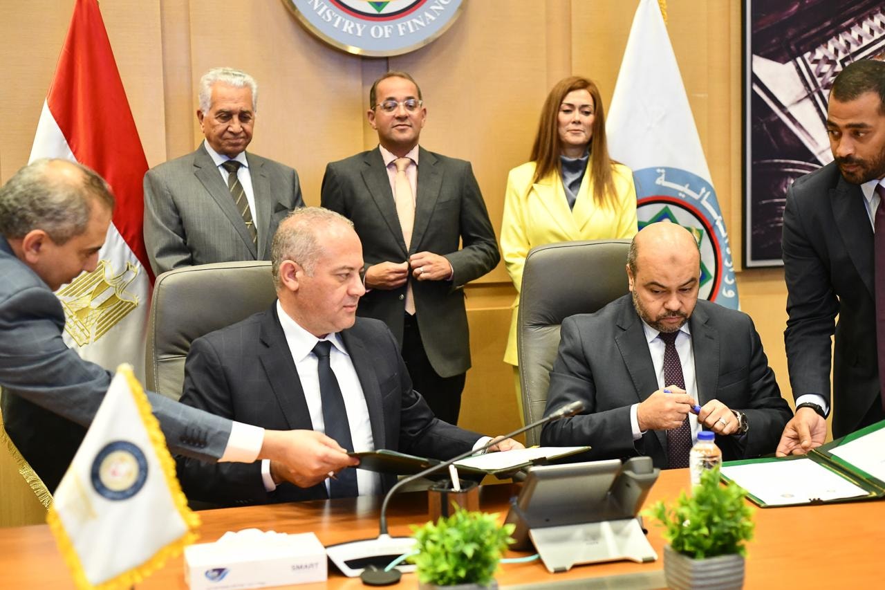 «المالية» تستعين بخبرات الأكاديمية العربية للعلوم الإدارية لتنمية العنصر البشري