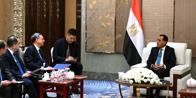 "هندسة الطاقة" الصينية تعتزم استثمار مليار دولار في مصر خلال 5 سنوات