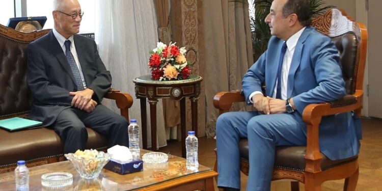 وزير قطاع الأعمال يبحث مع سفير اليابان تعزيز التعاون الاقتصادي والاستثماري