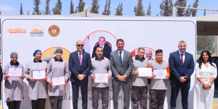 زيارة وزير العمل لمصنع إيديتا