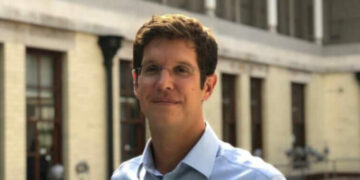 تشارلي جارنيت مدير إدارة التجارة والاستثمار في مصر وليبيا بالسفارة البريطانية بالقاهرة