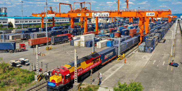 قطار شحن بضائع بالصين أرشيفية