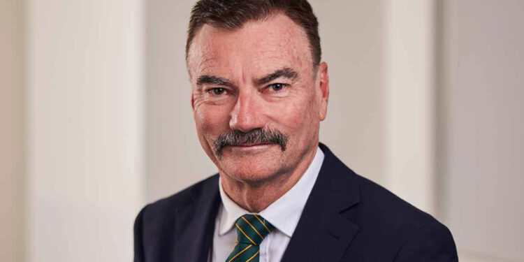 لي وايت، الرئيس التنفيذي للاتحاد الدولي للمحاسبين (IFAC)