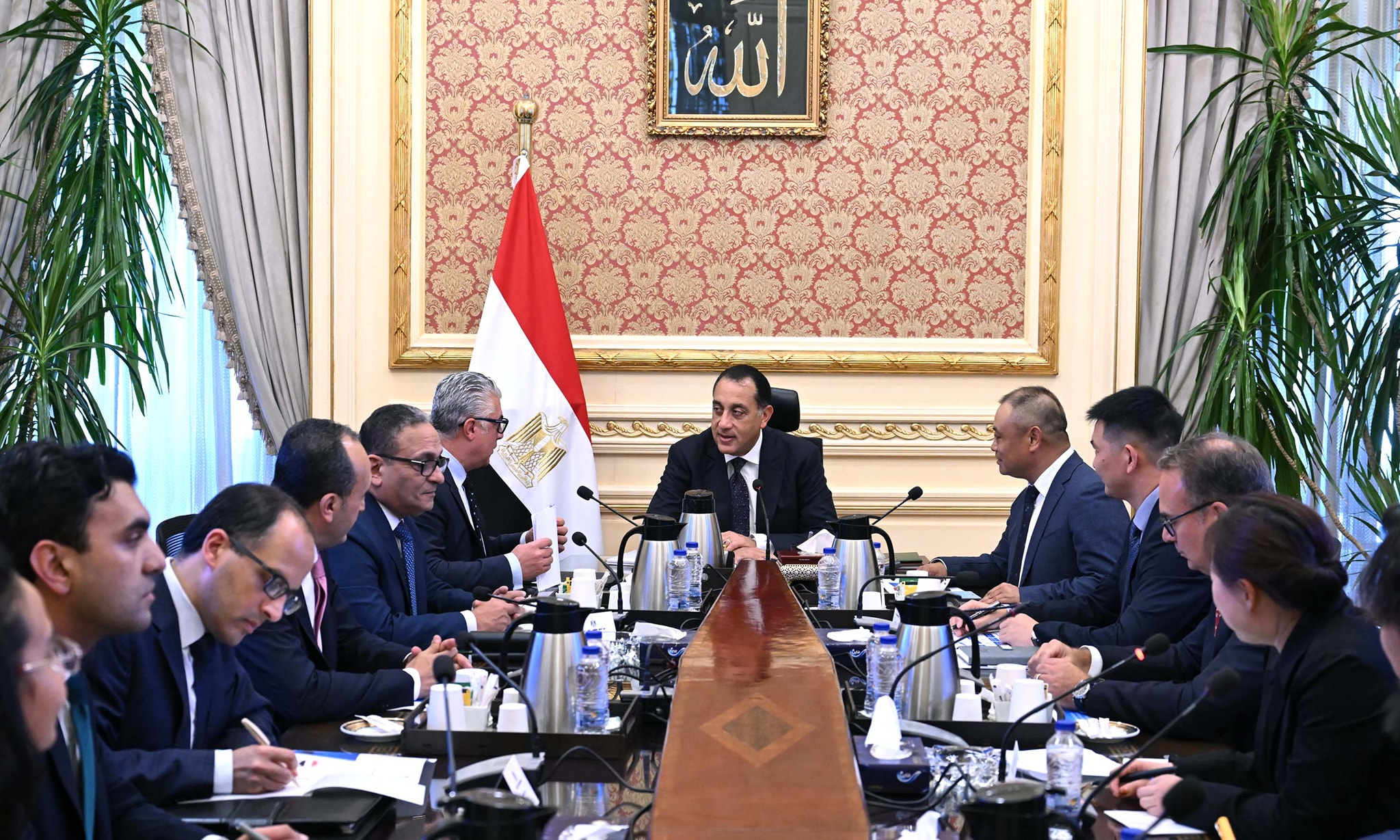 رئيس الوزراء يؤكد اهتمام الحكومة بتوطين صناعة مكونات محطات الطاقة الشمسية بمصر