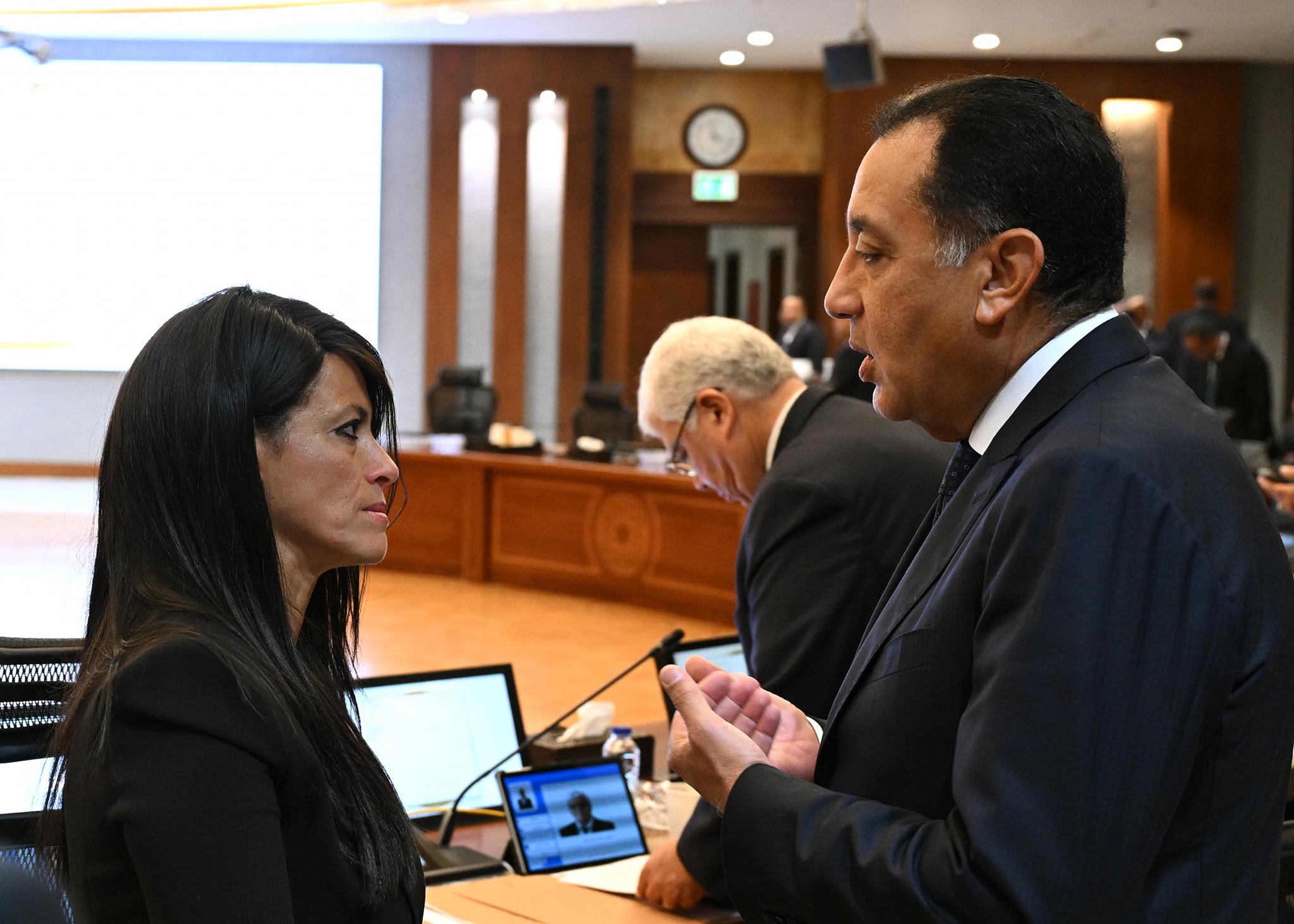 الحكومة تطرح "السردية الوطنية للتنمية الاقتصادية" للحوار المجتمعي خلال شهرين