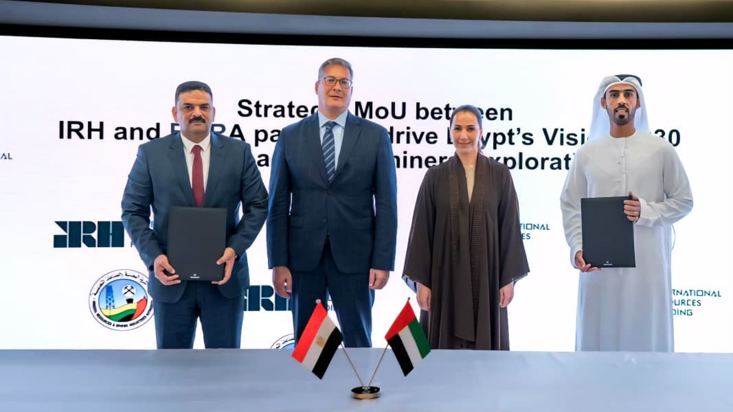 توقيع مذكرتي تفاهم بين "البترول" وIRH الإماراتية في مجالي التمويل والتعدين