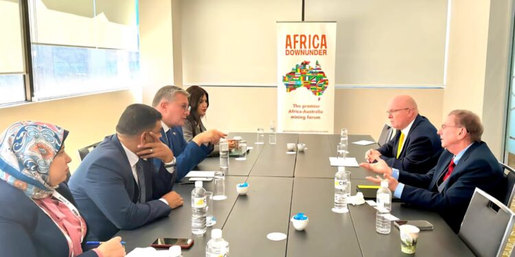 وزير البترول يبحث مع شركات أسترالية ضخ استثمارات في مجال التعدين 