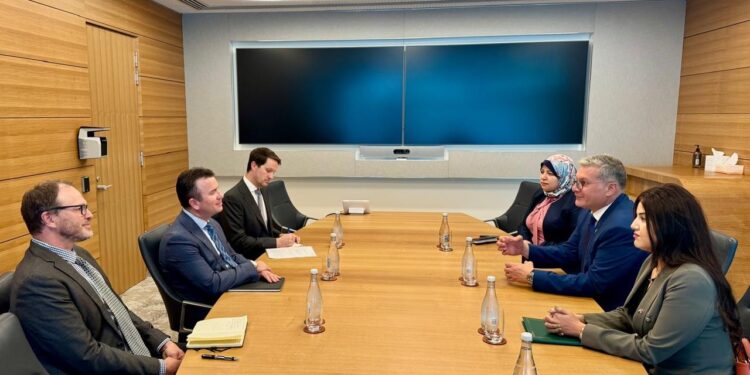 مصر تبحث التعاون مع شركات التعدين والغاز في غرب أستراليا