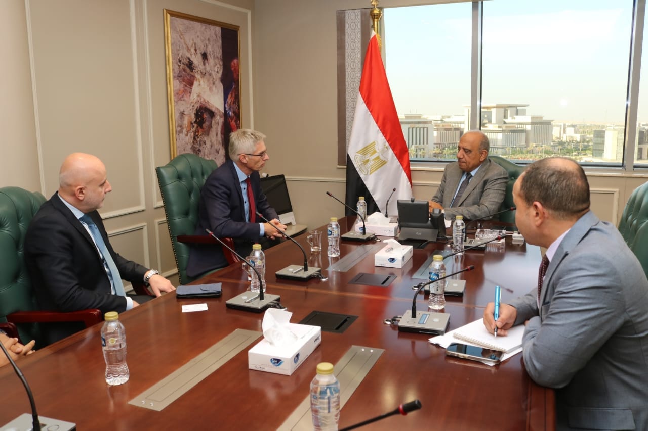 "الكهرباء" تبحث مع "ABB" التعاون في مجالات رفع كفاءة الطاقة