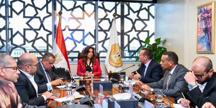 وزيرة التنمية المحلية تتابع مستجدات مشروع تطوير مدينة دهب