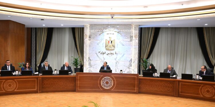 الحكومة تبحث سبل توفير الطاقة من مصادر مختلفة لدعم القطاعات الإنتاجية
