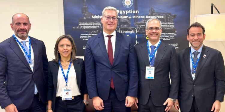 البترول: مباحثات مع "شلمبرجير" لاستخدام التحليل الرقمي والذكاء الاصطناعي في القطاع