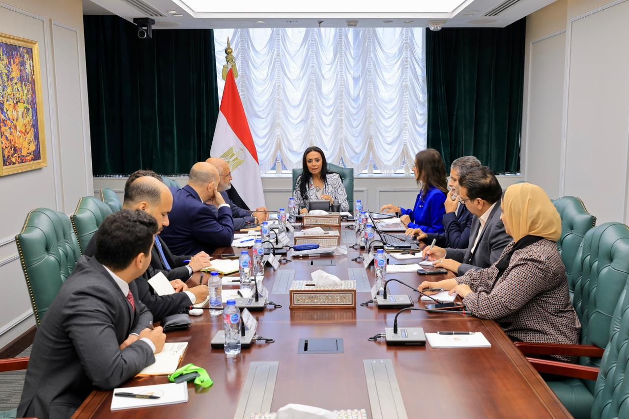 الحكومة تبحث مع البنك الدولي تعزيز التعاون في مجالات الحماية الاجتماعية