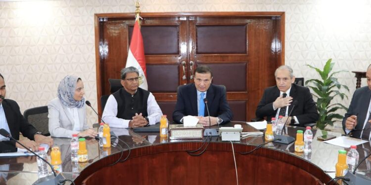 مصر والهند تبحثان تعزيز التعاون الاستثماري في القطاع الزراعي