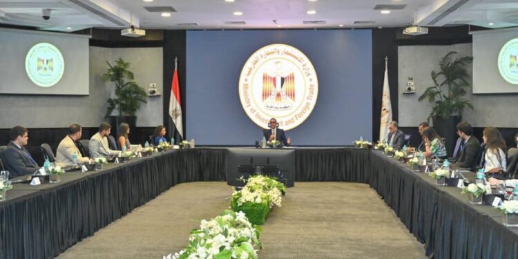 "الخطيب": تعزيز تنافسية الاقتصاد المصري يساعد في جذب الاستثمارات الأجنبية