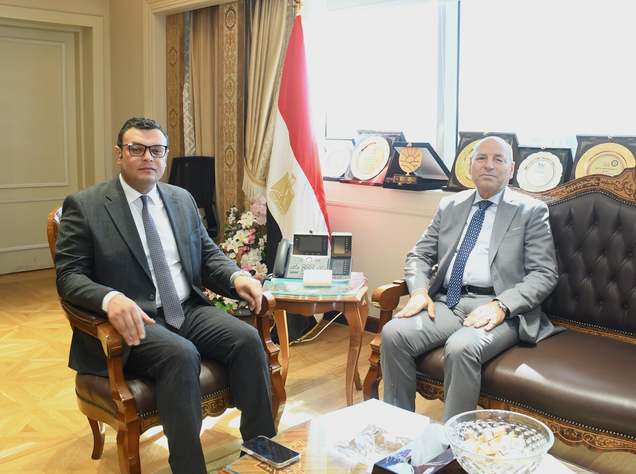 "الإسكان" تبحث الإجراءات المقترحة للتعامل مع العقارات الآيلة للسقوط بـ"القاهرة"