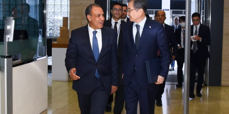 مصر تتطلع لإقامة منطقة صناعية كورية بـ"اقتصادية قناة السويس"