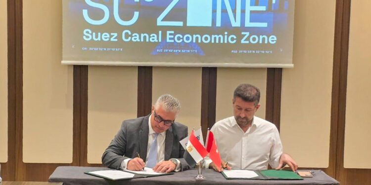 "اقتصادية قناة السويس" توقع عقد أول مشروع للتدوير بالقنطرة غرب بـ40 مليون دولار