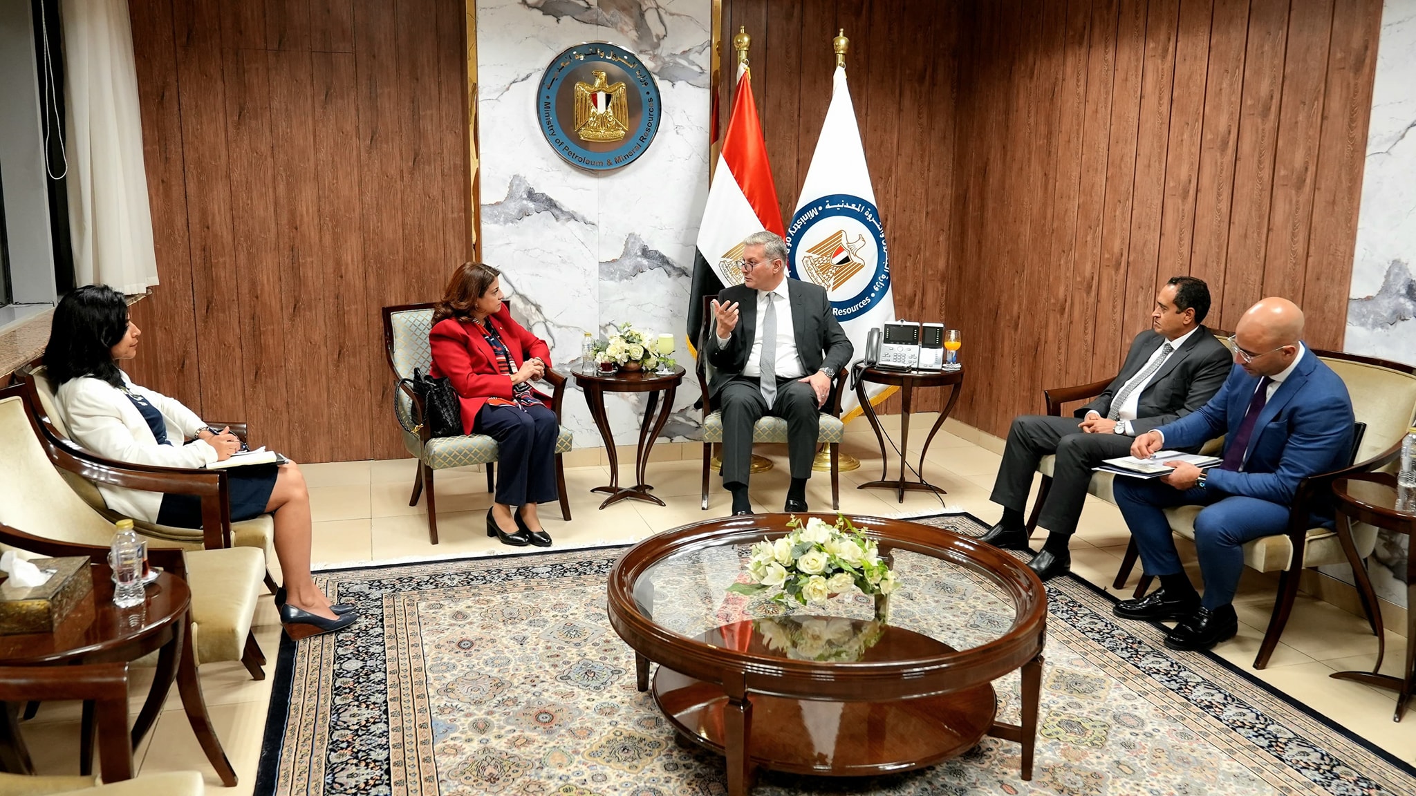 وزير البترول يبحث استثمارات “شل” العالمية فى البحث وإنتاج الغاز فى مصر