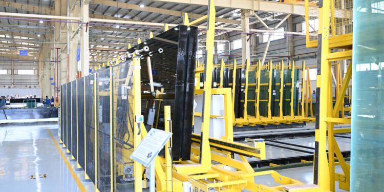 بالشراكة مع "تويواتشي".. 25 مليون دولار استثمارات مصنع "العربي" للزجاج الهندسي