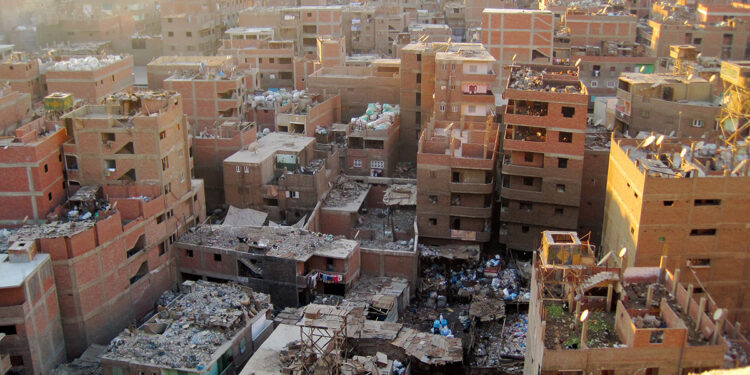 خطة حكومية للتعامل مع العقارات الآيلة للسقوط