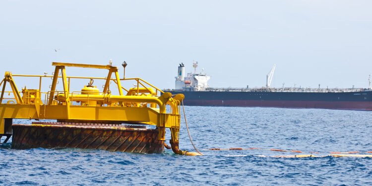 ميناء الحمراء البترولي