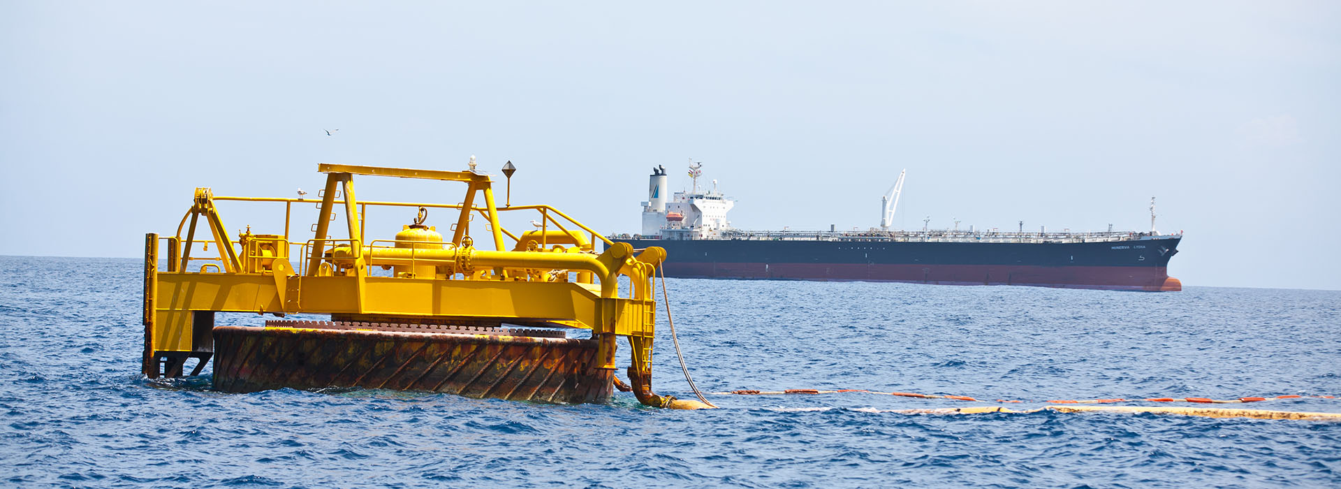 ميناء الحمراء البترولي