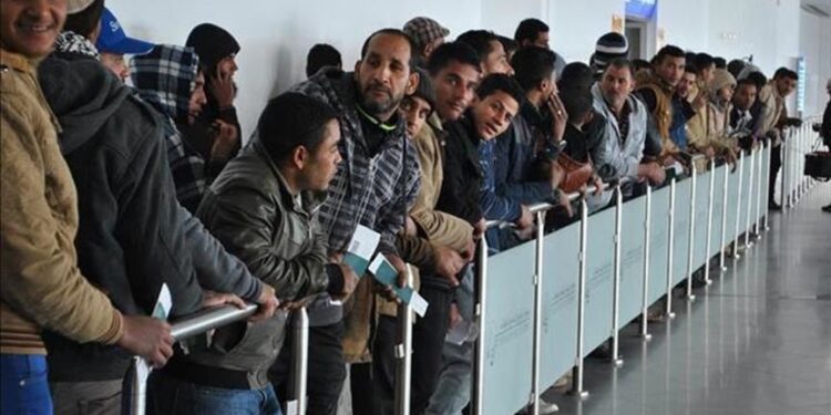 العاملون بالخارج