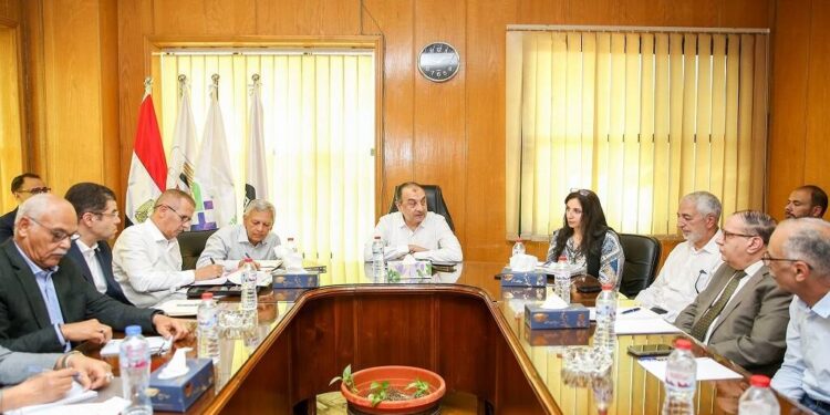 محمد شيمي وزير قطاع الأعمال العام