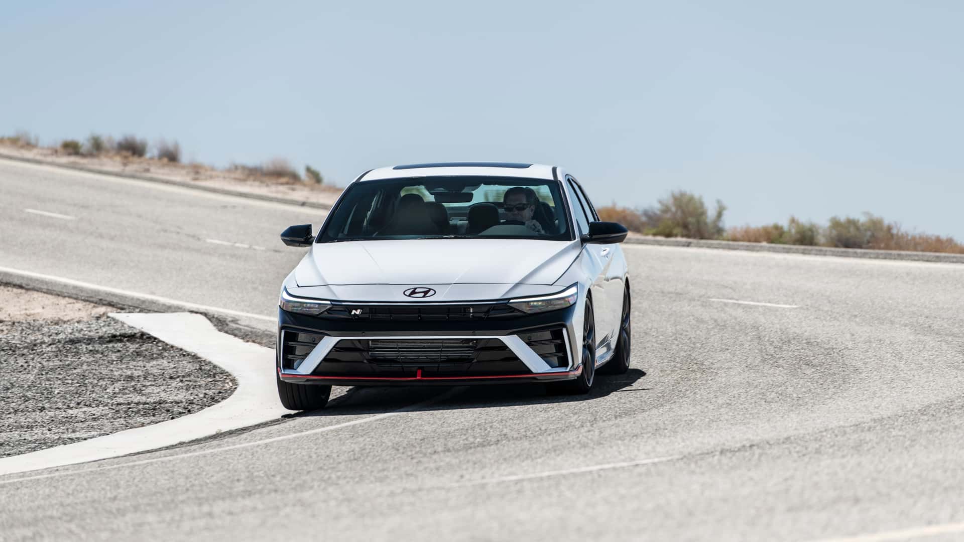 “هيونداي إلنترا”