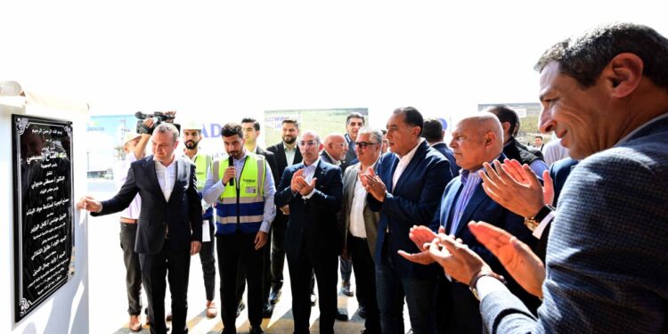 رئيس الوزراء يفتتح مصنع "أدو مينا" لمواد البناء باستثمارات 15 مليون دولار