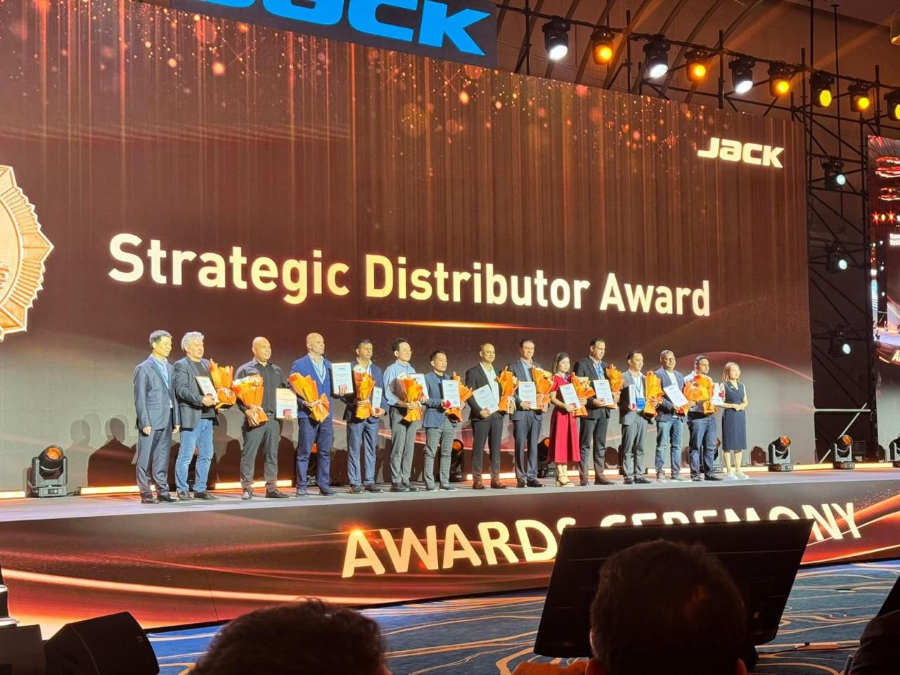 "سكر لماكينات الخياطة" تحصد 5 جوائز في فعاليات عالمية بالصين