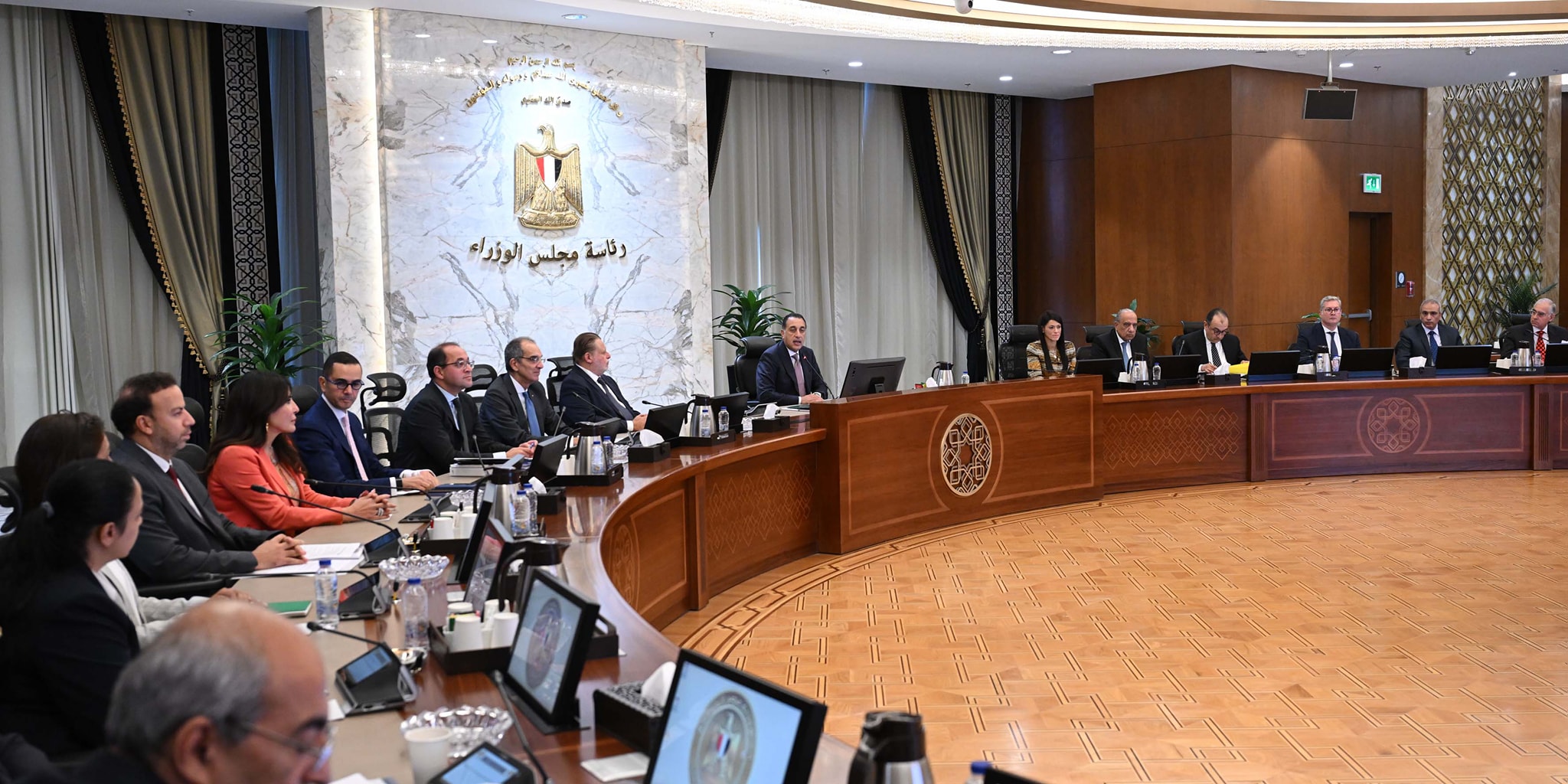 رئيس الوزراء يتابع موقف برنامج الطروحات الحكومية