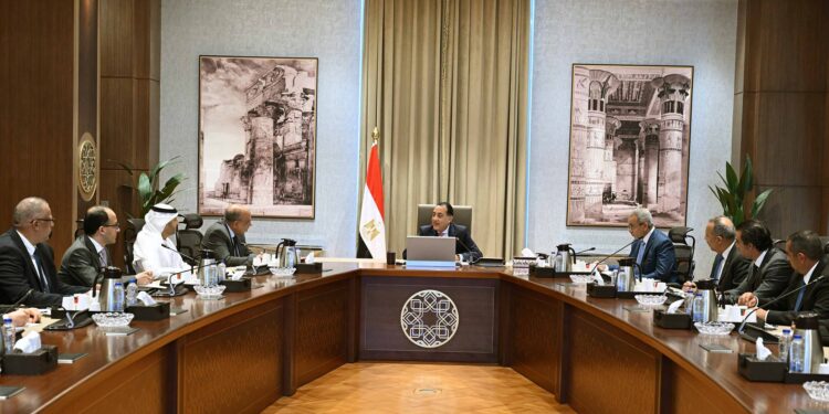 رئيس الوزراء: تكثيف الجهود لجذب الاستثمارات لقطاع الطاقة