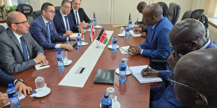 وزير الاستثمار والتجارة الخارجية يبحث مع نظيره الكيني تعزيز التعاون المشترك