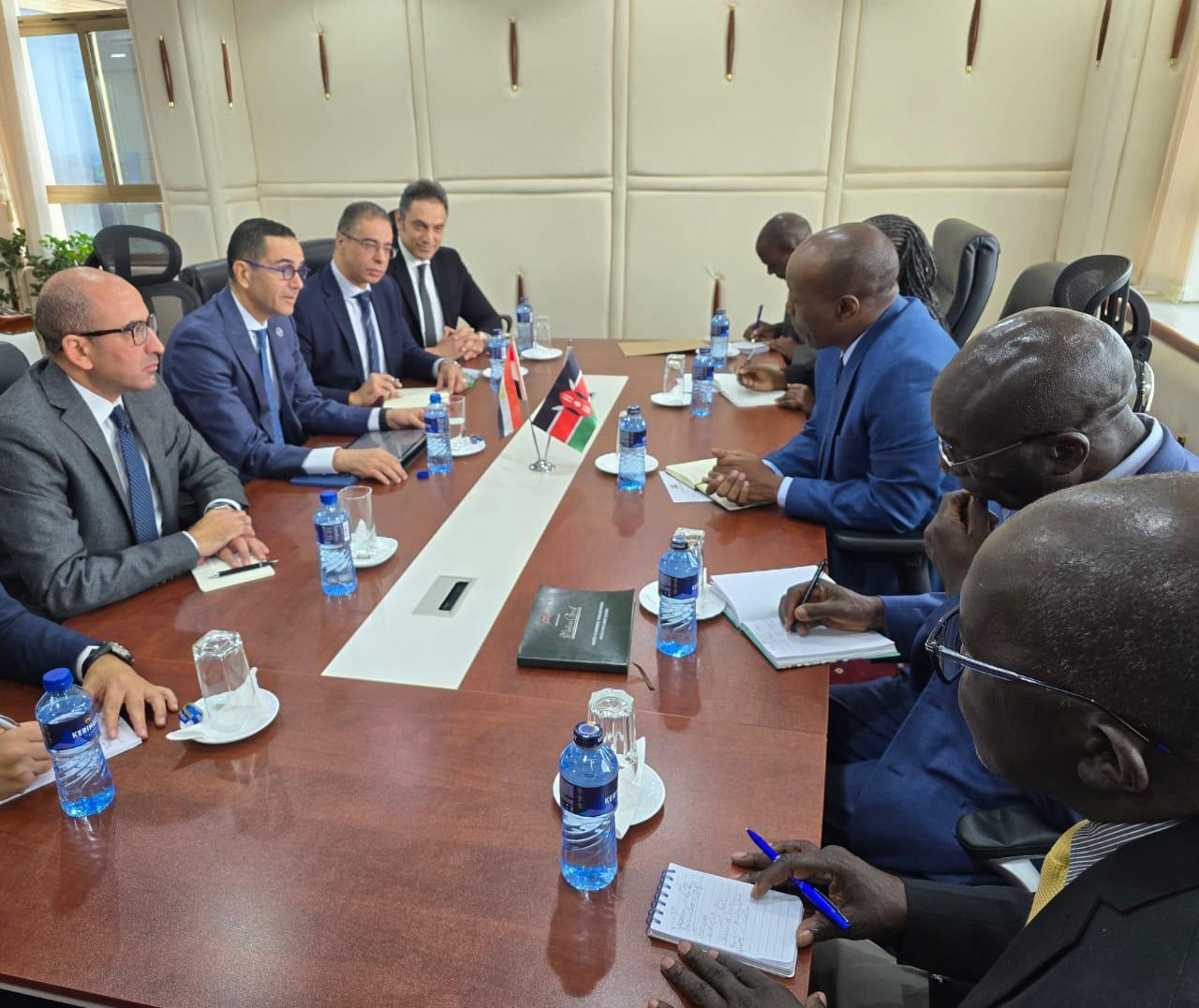 وزير الاستثمار والتجارة الخارجية يبحث مع نظيره الكيني تعزيز التعاون المشترك