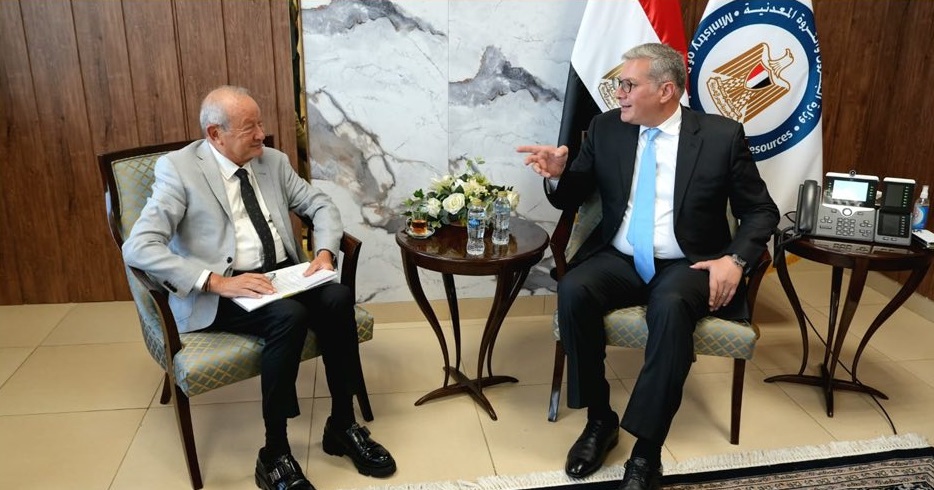 وزير البترول يبحث مع نجيب ساويرس تعزيز الاستثمارات في قطاع التعدين و التنقيب عن الذهب