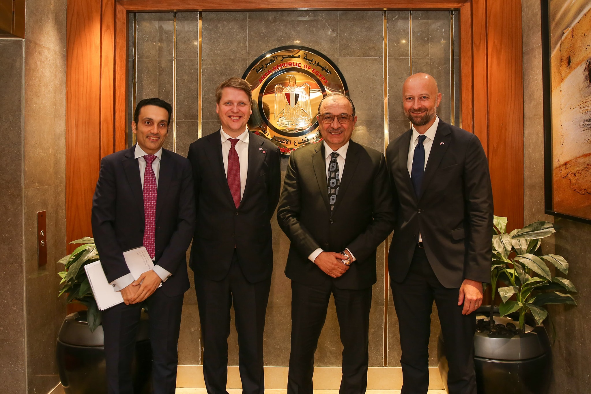 وزير قطاع الأعمال يبحث مع وزير التنمية الدولية النرويجي تعزيز التعاون الاقتصادي