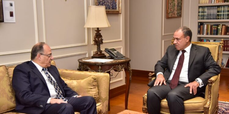 رئيس هيئة الدواء يبحث مع وزير الخارجية التعاون الدولي في قطاع الأدوية